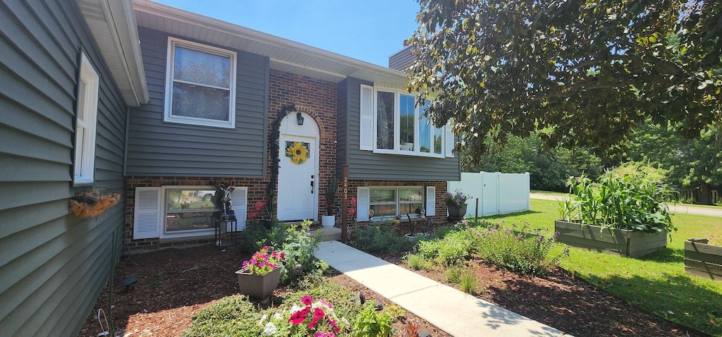 2403 High Point Dr, Lindenhurst, IL 60046 - photo 2