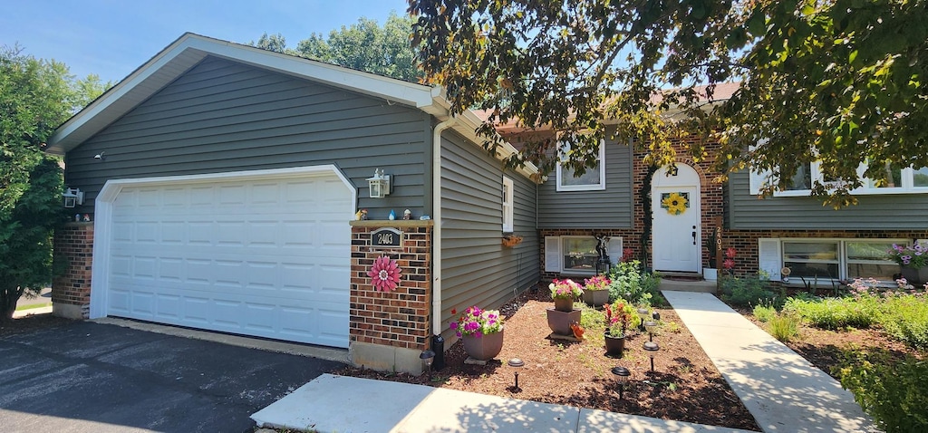 2403 High Point Dr, Lindenhurst, IL 60046 - photo 3