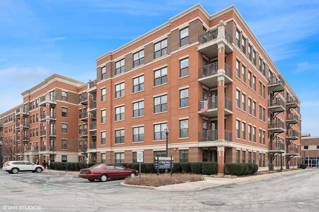 2335 W Belle Plaine Ave Unit 207, Chicago, IL 60618 - photo 2