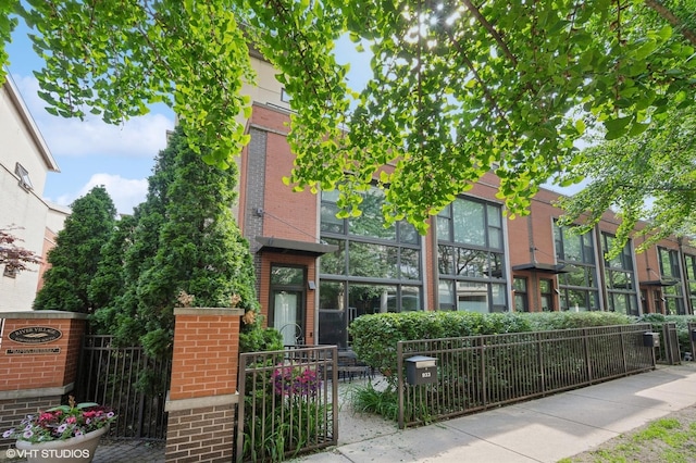 933 N Kingsbury St, Chicago, IL 60610 - photo 1