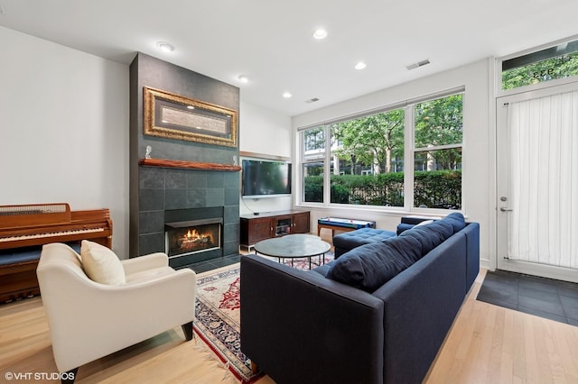 933 N Kingsbury St, Chicago, IL 60610 - photo 2