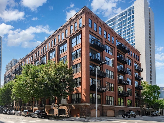 520 W Huron St Unit 410, Chicago, IL 60610 - photo 1