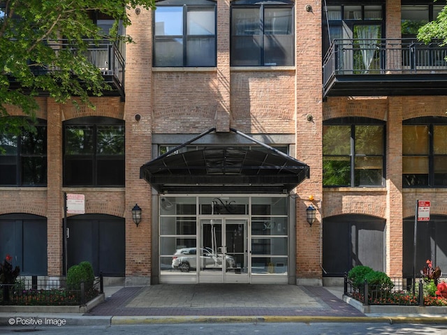 520 W Huron St Unit 410, Chicago, IL 60610 - photo 2