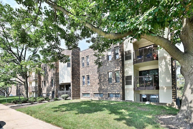 2149 Country Club Dr Unit 13, Woodridge, IL 60517 - photo 2