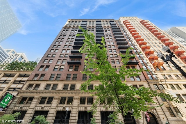 212 W Washington St Unit 1006, Chicago, IL 60606 - photo 1