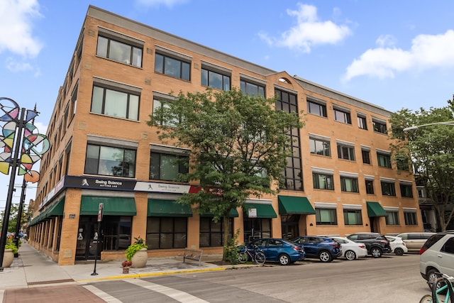 4751 N Artesian Ave Unit 205, Chicago, IL 60625 - photo 1