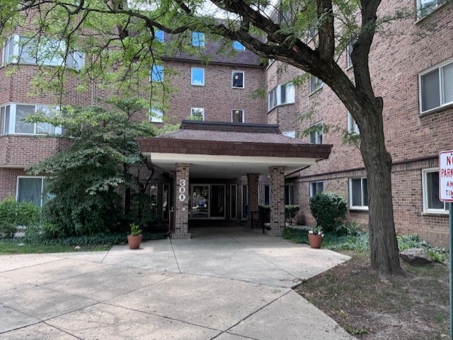300 S Roselle Rd Unit 307, Schaumburg, IL 60193 - photo 1
