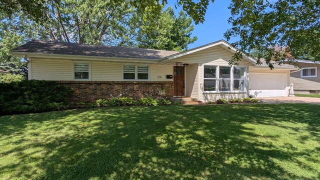 206 S Hannah Ave, Mount Morris, IL 61054 - photo 1
