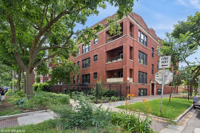 7463 N Seeley Ave Unit 1, Chicago, IL 60645 - photo 1