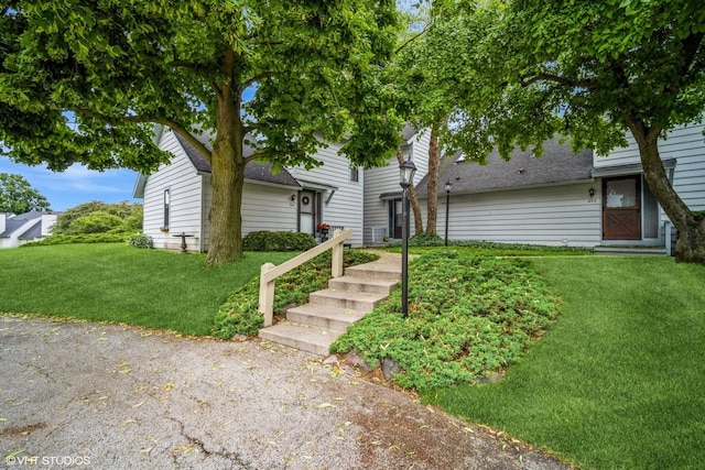 660 Beth Ct, Gurnee, IL 60031 - photo 1