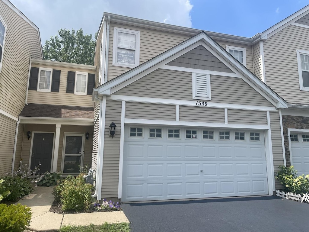 1549 Glacier Trl Unit 1549, Carpentersville, IL 60110 - photo 1