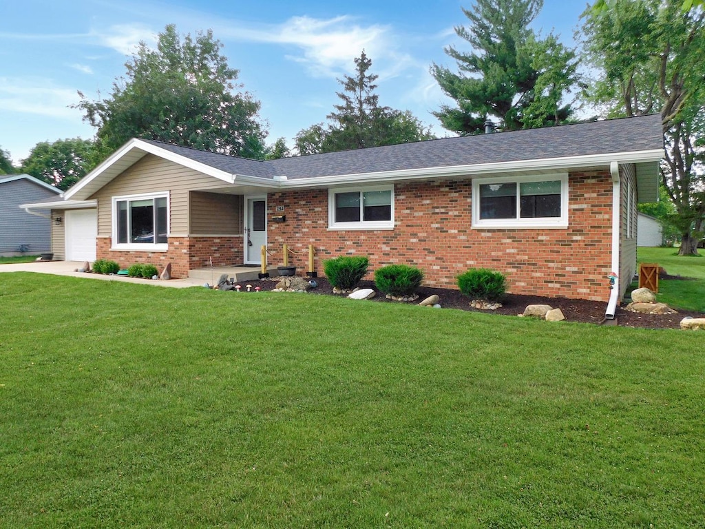 743 E Warren St, Rockton, IL 61072 - photo 1