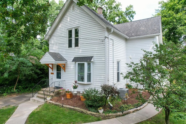 909 Bellevue Ave, Elgin, IL 60120 - photo 1