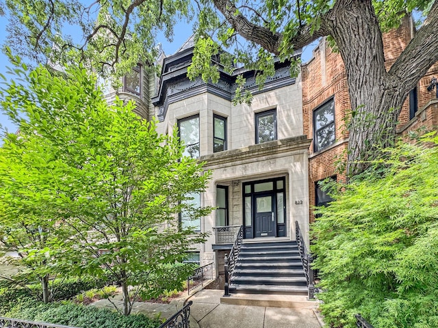 822 W Oakdale Ave, Chicago, IL 60657 - photo 1
