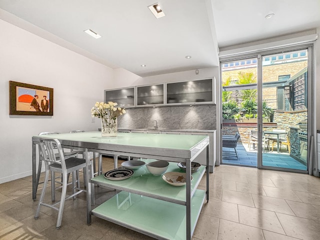 822 W Oakdale Ave, Chicago, IL 60657 - photo 12