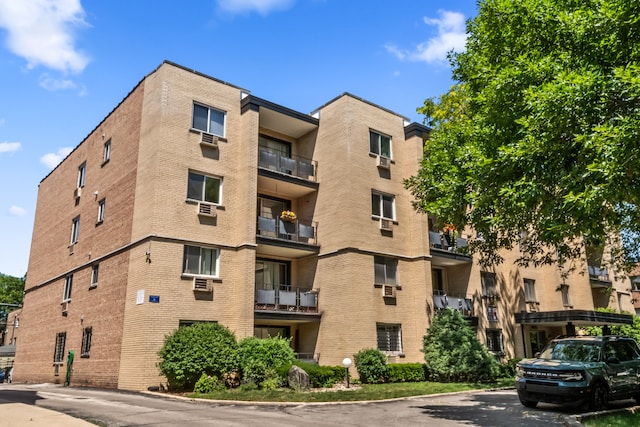 1340 W Touhy Ave Unit 302, Chicago, IL 60626 - photo 1