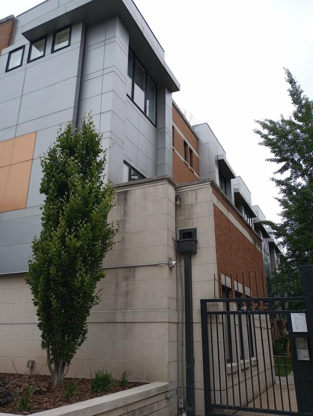 2225 W Madison St Unit 2, Chicago, IL 60612 - photo 1