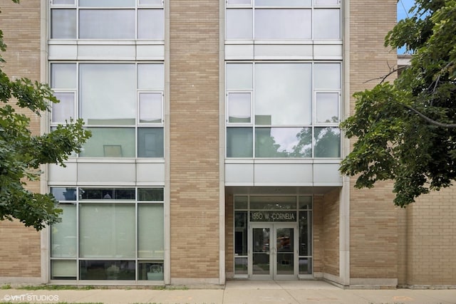 1550 W Cornelia Ave Unit 404, Chicago, IL 60657 - photo 2