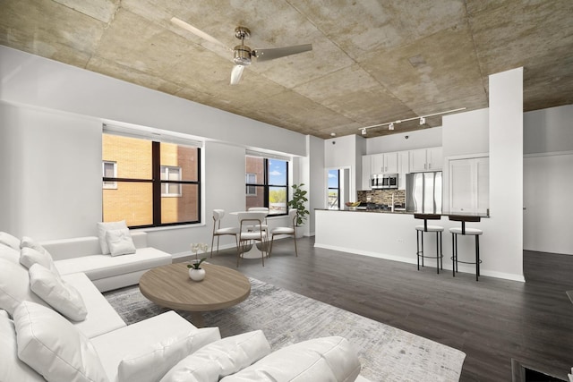 1122 W Catalpa Ave Unit 418, Chicago, IL 60640 - photo 5