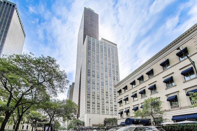777 N Michigan Ave Unit 1707, Chicago, IL 60611 - photo 2