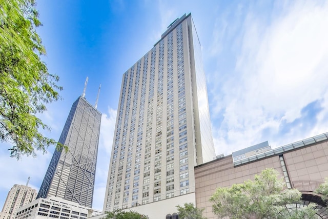 777 N Michigan Ave Unit 1707, Chicago, IL 60611 - photo 3