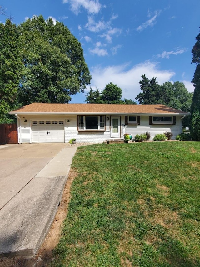 203 Robert St, Heyworth, IL 61745 - photo 1