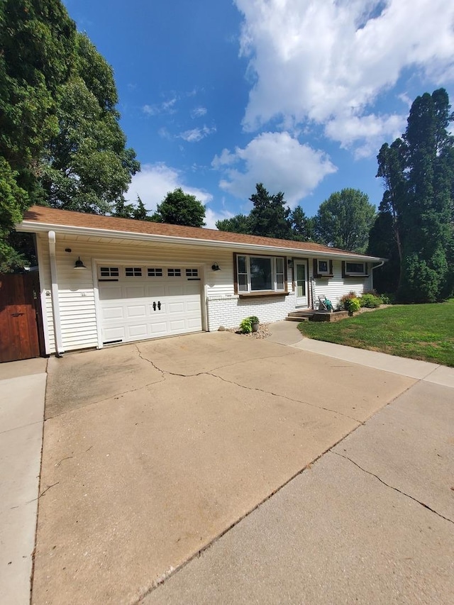 203 Robert St, Heyworth, IL 61745 - photo 3