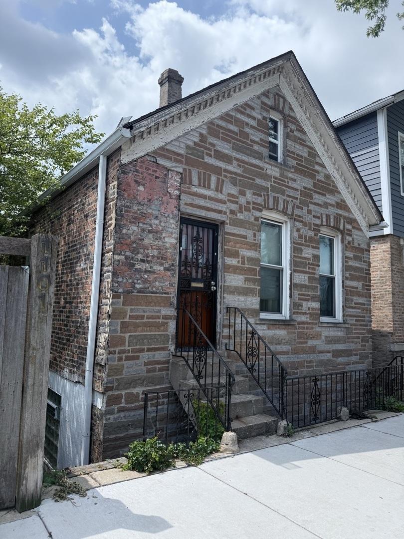 1103 W 16th St, Chicago, IL 60608 - photo 2