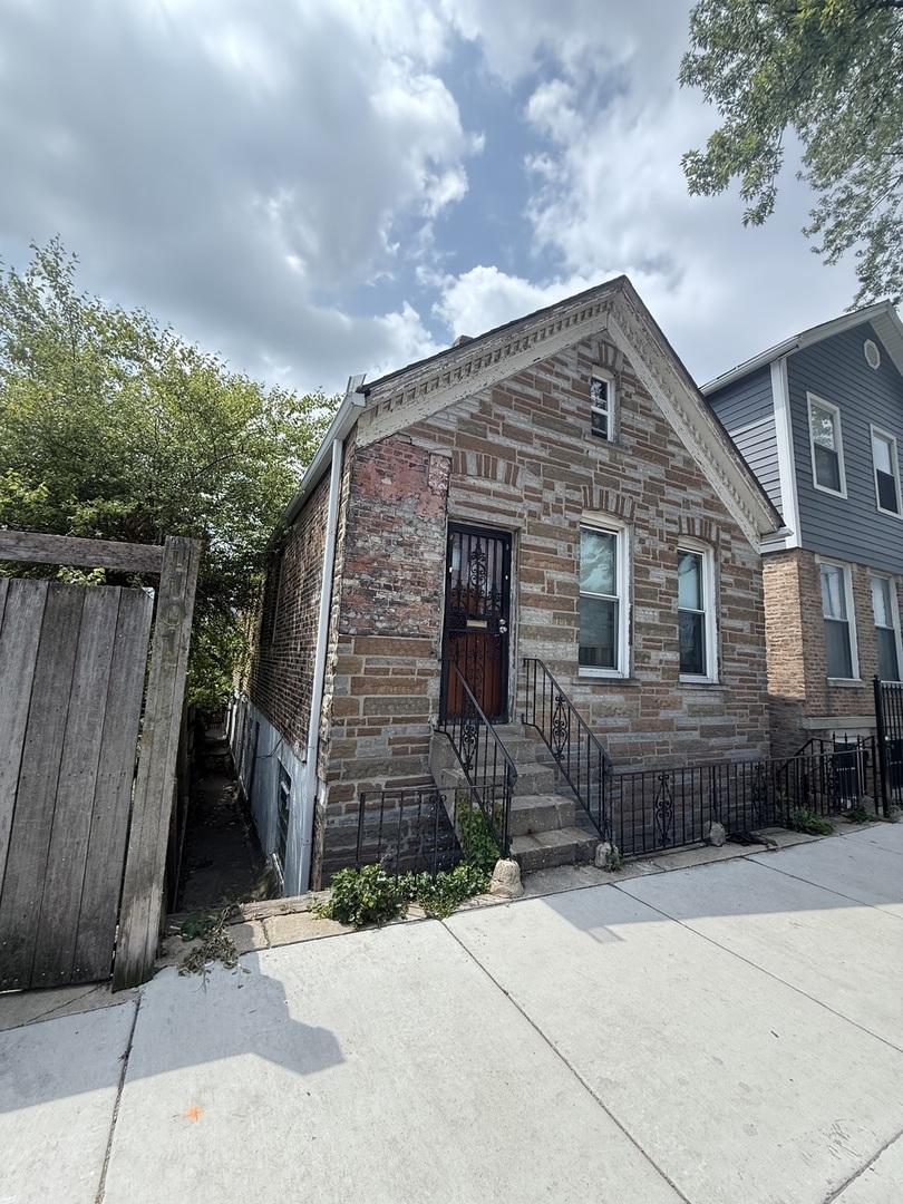 1103 W 16th St, Chicago, IL 60608 - photo 4