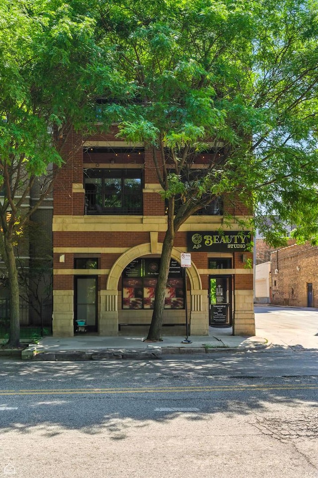 2343 W Montrose Ave Unit 101, Chicago, IL 60618 - photo 1