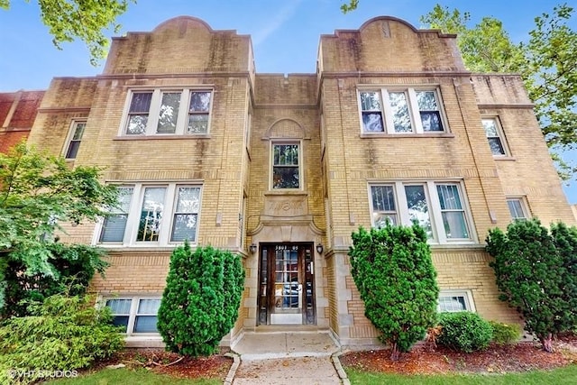 5803 N Campbell Ave Unit 2, Chicago, IL 60659 - photo 1