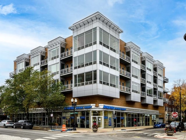 3920 N Sheridan Rd Unit 508, Chicago, IL 60613 - photo 1