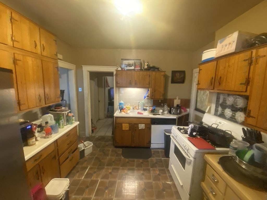 112 12th St, Rockford, IL 61104 - photo 2