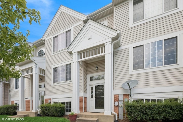 983 Mayfair Ct, Elk Grove Village, IL 60007 - photo 1