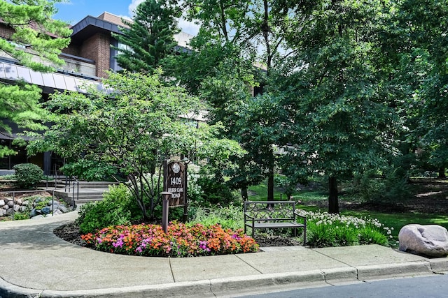 1409 Burr Oak Rd Unit 311A, Hinsdale, IL 60521 - photo 1