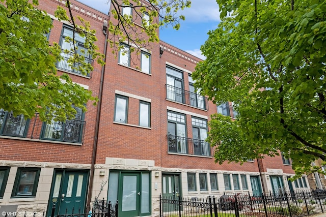 2038 W Warner Ave Unit 103, Chicago, IL 60618 - photo 1