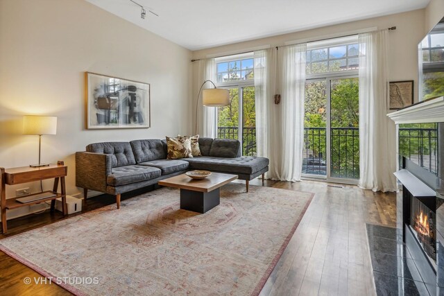 2038 W Warner Ave Unit 103, Chicago, IL 60618 - photo 5
