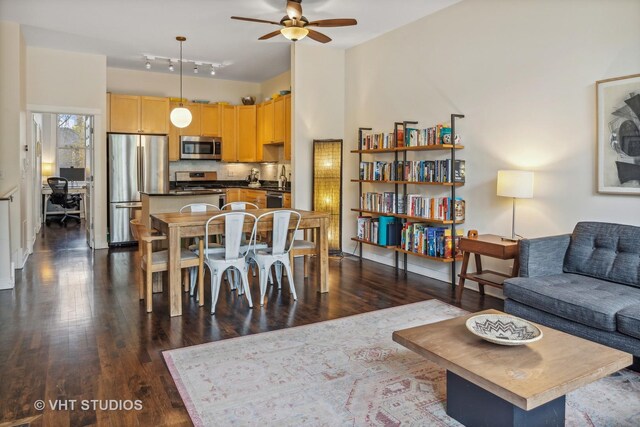 2038 W Warner Ave Unit 103, Chicago, IL 60618 - photo 9