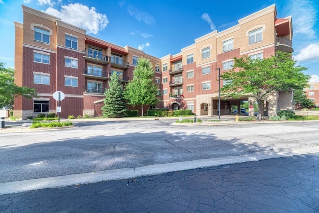 1210 N Foxdale Dr Unit 105, Addison, IL 60101 - photo 1