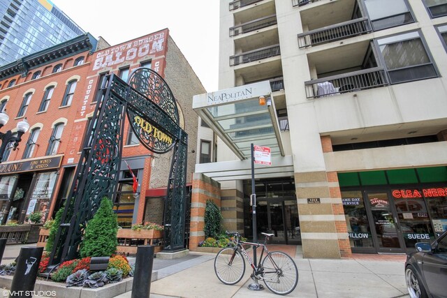 1212 N Wells St Unit 1405, Chicago, IL 60610 - photo 1