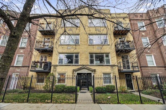 1210 W Roscoe St Unit 2, Chicago, IL 60657 - photo 1