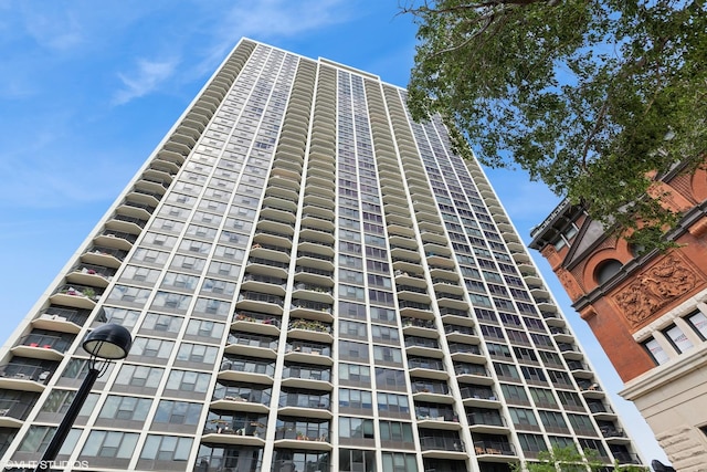 1560 N Sandburg Ter Unit 2105, Chicago, IL 60610 - photo 1