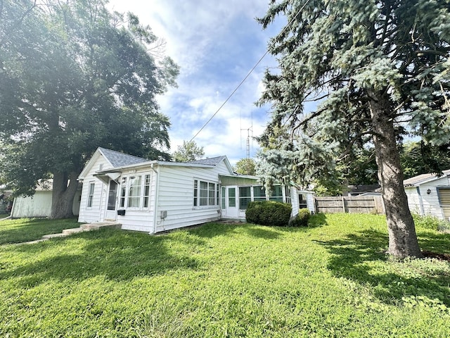 702 W Green St, Farmer City, IL 61842 - photo 1
