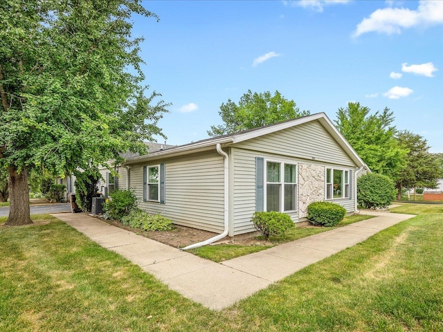 3200 W Carthage Dr Unit 3, Freeport, IL 61032 - photo 2
