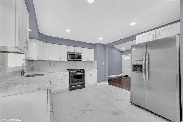 2411 Fontana Dr, Glenview, IL 60025 - photo 18