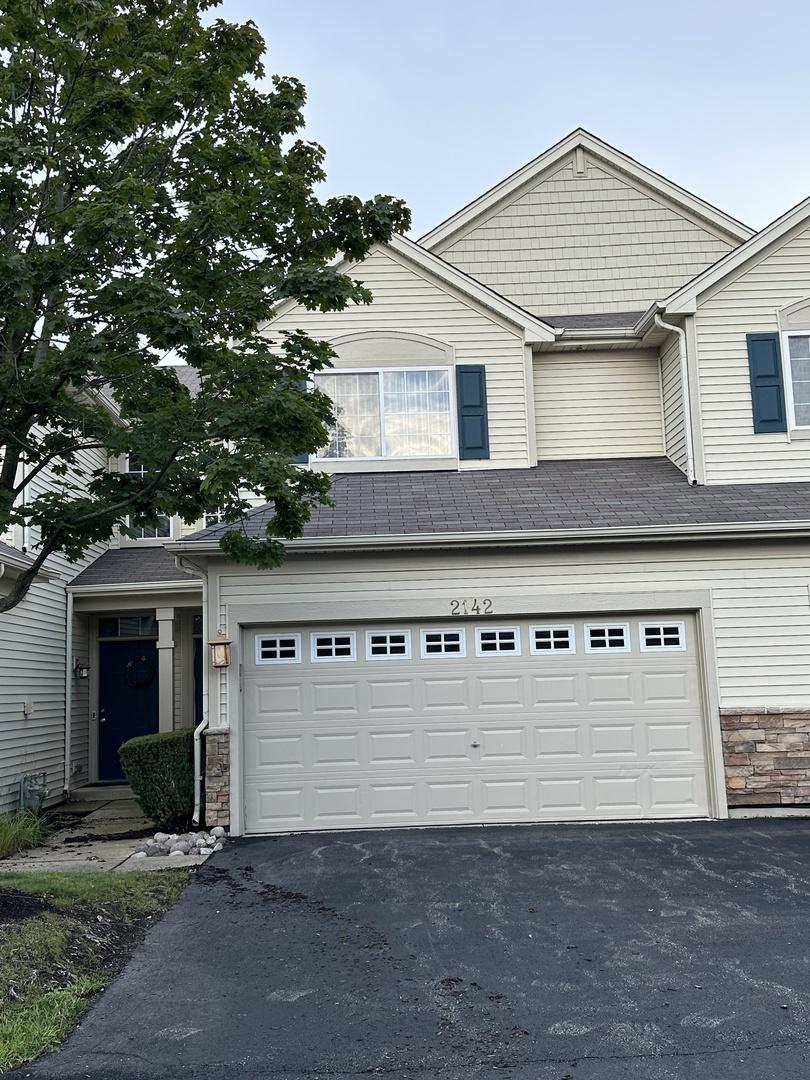 2142 Gallant Fox Cir Unit 1, Montgomery, IL 60538 - photo 2