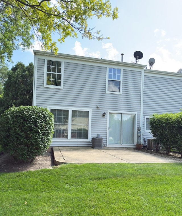 1682 College Green Ave, Elgin, IL 60123 - photo 15