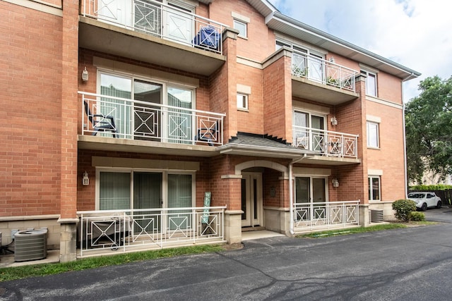 5965 N NW Hwy Unit 302, Chicago, IL 60631 - photo 1