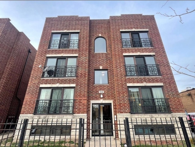 5652 W 63rd St Unit 2W, Chicago, IL 60638 - photo 1