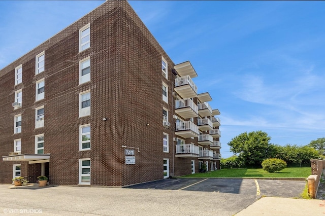 7225 W Higgins Ave Unit 101, Chicago, IL 60656 - photo 1